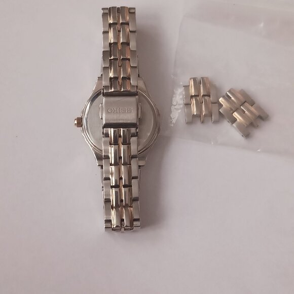 Seiko Solar V187 Quartz Core Silver Dial Lady Watch - Picture 3 of 8